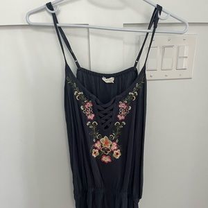 Aeropostale grey tank top with embroidered flowers